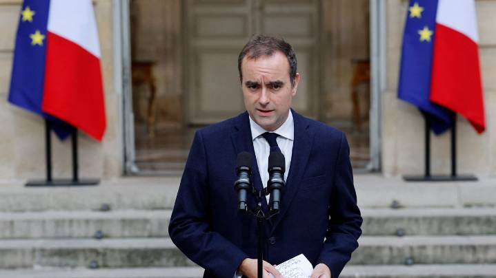 Macron to name new prime minister within 48 hours after deepening political crisis