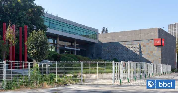 TVN pone cartel de "Se Vende" a mitad de histórico edificio corporativo: espera ganar $40 mil millones