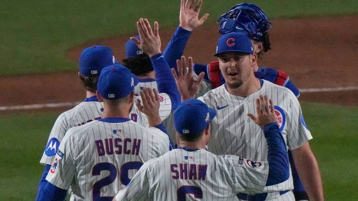 Cubs use 4-run 1st inning to top the Brewers 4-3 and avoid NL Division Series sweep