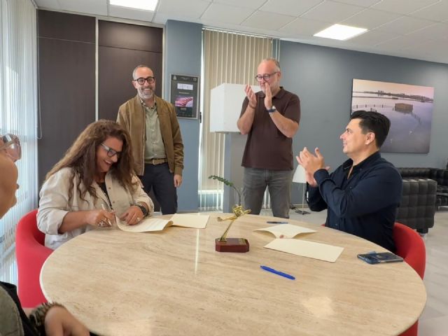 Ayuntamiento y Grupo de Teatro San Javier renuevan convenio de colaboración