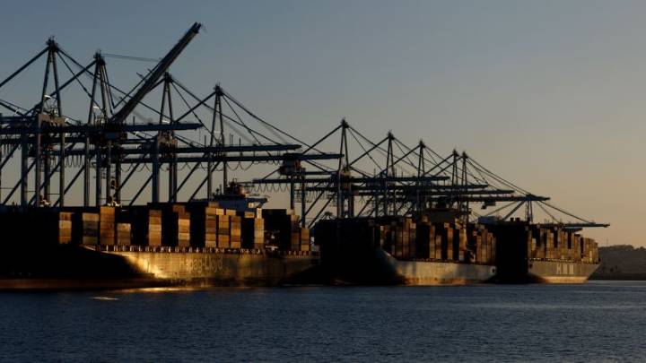 Trump’s tariff revenue could help keep the government open. Why isn’t that happening?