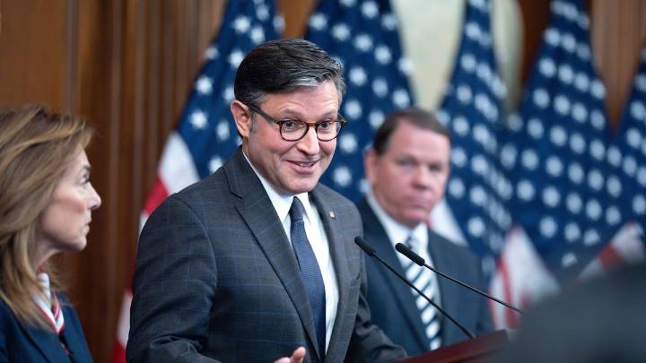 Senado de EEUU rechaza dos proyectos para pagar a empleados, uno demócrata y uno republicano