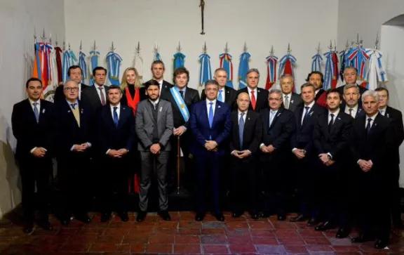 Milei se reunirá este jueves con gobernadores para negociar las reformas laboral y tributaria