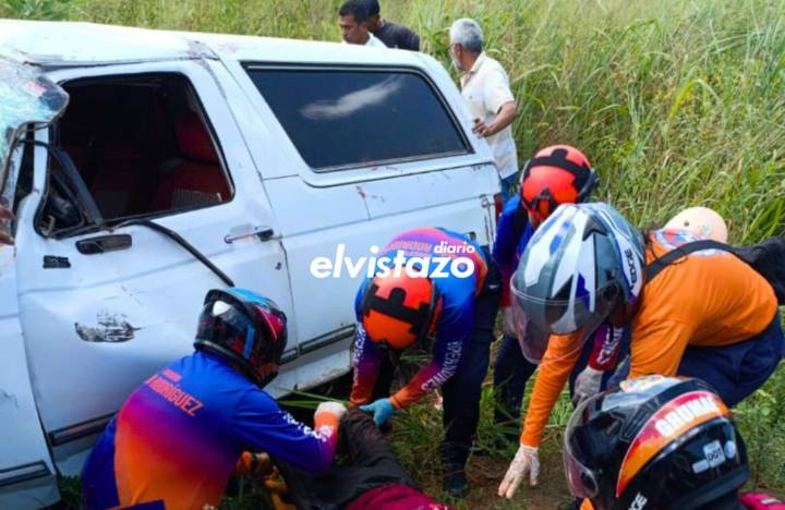 Vuelco de Bronco vía Pariaguán deja un hombre lesionado