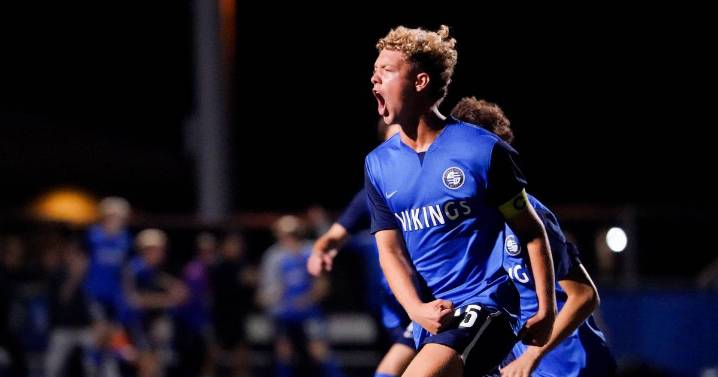 Late set-piece goals from Ben Murphy and Caleb Kelly lead Geneva over St. Charles East in conference finale – Shaw Local