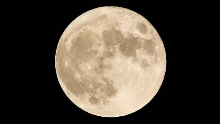 What is the supermoon, and when will it rise over Tulsa?