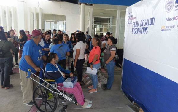 Ofrecen servicios médicos, trámites y vacunación en Feria de la Salud