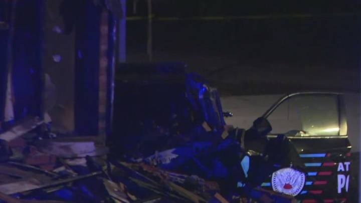 Neighbors rescue Atlanta police officer who crashed into home