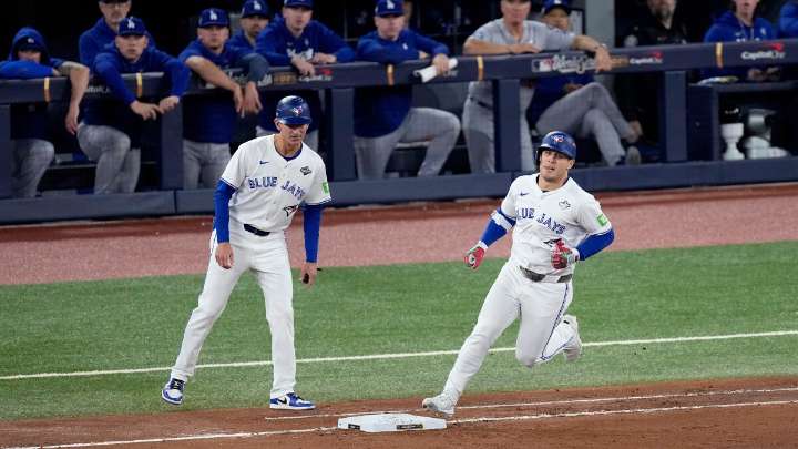 Blue Jays rout Dodgers 11-4 in World Series opener