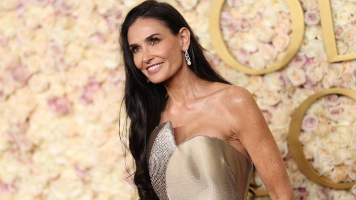 Demi Moore lleva las uñas acrílicas que rejuvenecen las manos a los 60+