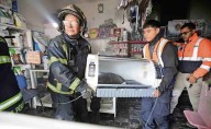 Rescatan a 6 animales de incendio en una veterinaria