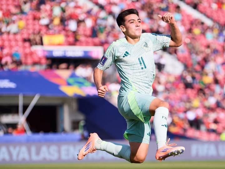 'Vasco' Aguirre llena de elogios a Gilberto Mora