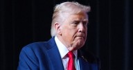 Trump directs Pentagon to ensure troops are paid