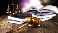 Envían a juicio a un hombre por agresión a su madre