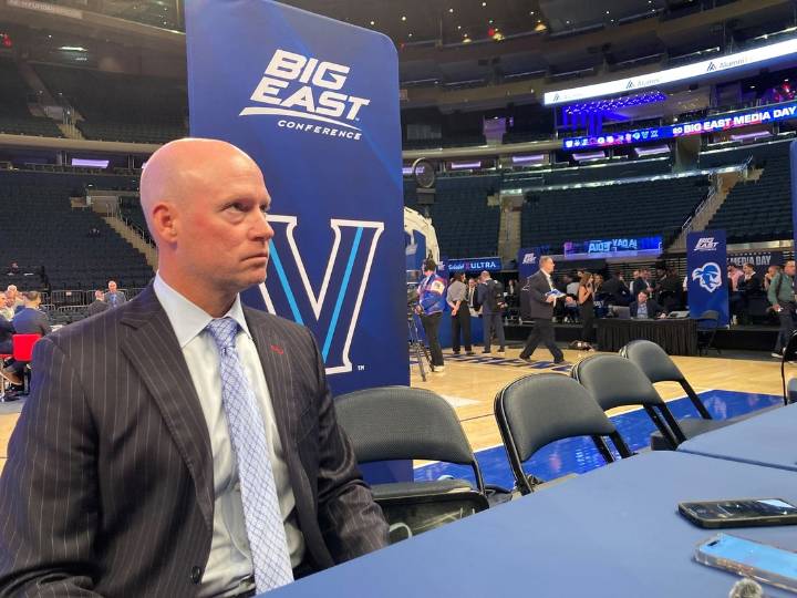 Deadspin | Villanova, new coach take on No. 8 BYU in opener in Las Vegas
