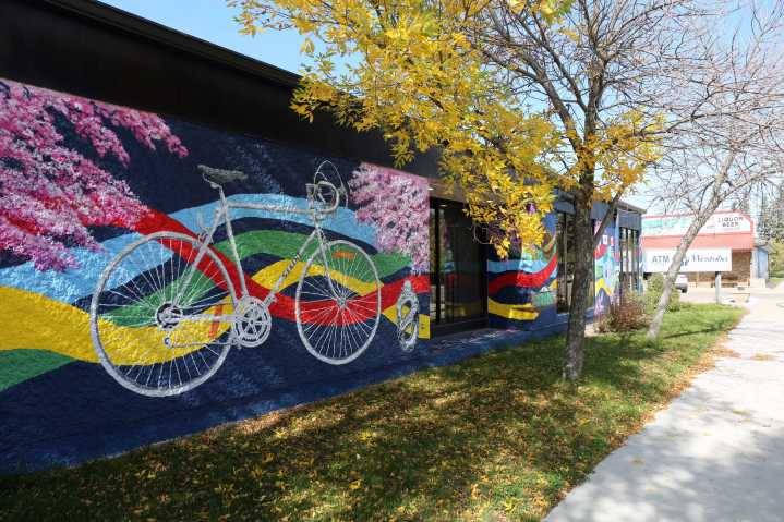 Rivers unveils new mural