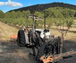 Extinguido un incendio en un tractor junto a una zona forestal en Cehegín