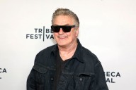 Alec Baldwin y su hermano estrellaron su vehículo contra un árbol