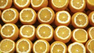 Los expertos alertan: el 57% de las naranjas analizadas en España lleva más de un plaguicida, según un informe