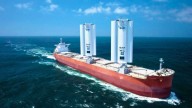 El primer barco eólico del mundo: un buque con 64.000 toneladas de carga y dos velas de 37,5 metros
