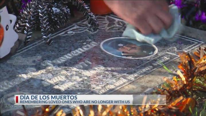 Bakersfield residents honor loved ones for Dia de los Muertos