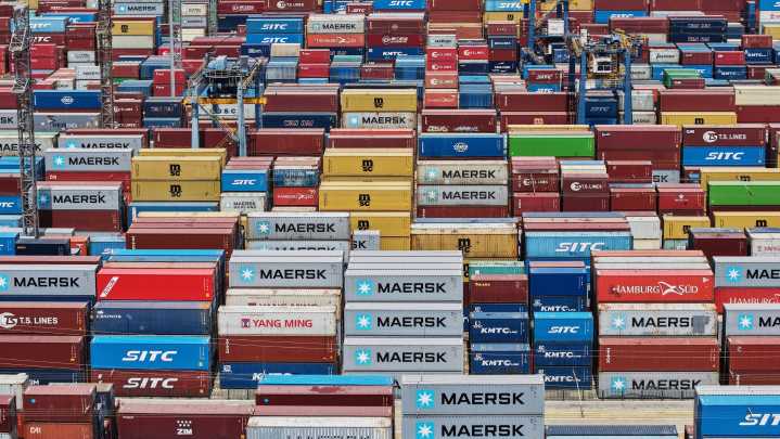 China shows no sign of backing down while issuing call for US to withdraw tariff threat