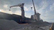 Transportan 15 mil toneladas de materiales para obras viales