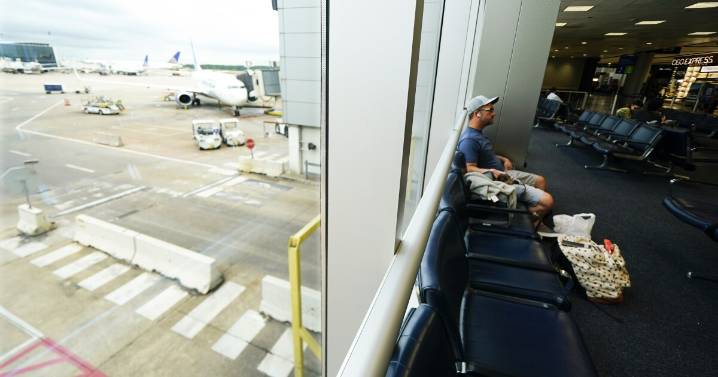 FAA issues ground stop at Houston airports due to staffing issues