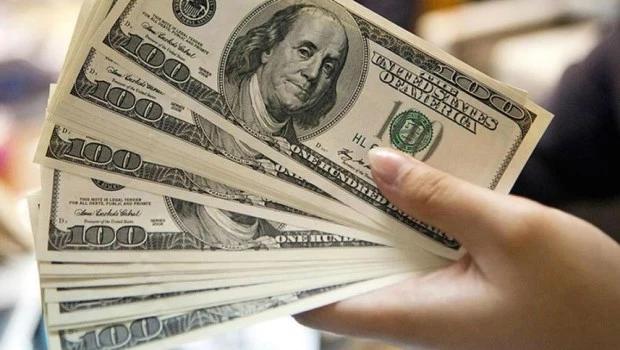En su última rueda previo a las elecciones, el dólar cerró en alza