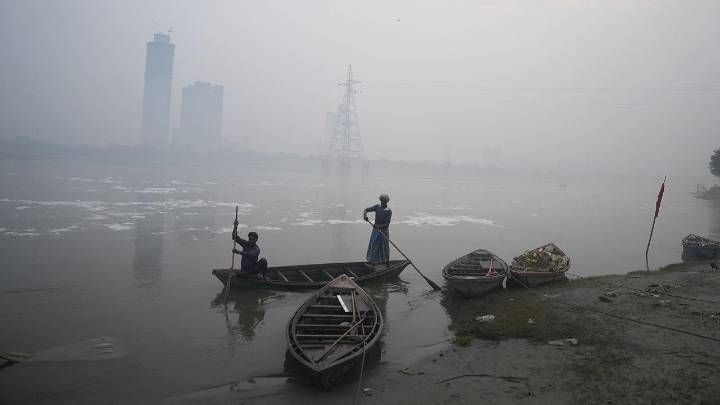 Day after Diwali, Delhi gasps for air amid toxic haze