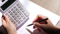 Bancos y billeteras virtuales: quiénes pagan más interés por los pesos