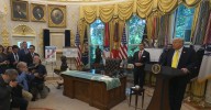 Trump reconoce haber autorizado operaciones de la CIA en Venezuela, pero esquiva preguntas sobre un posible derrocamiento de Maduro.