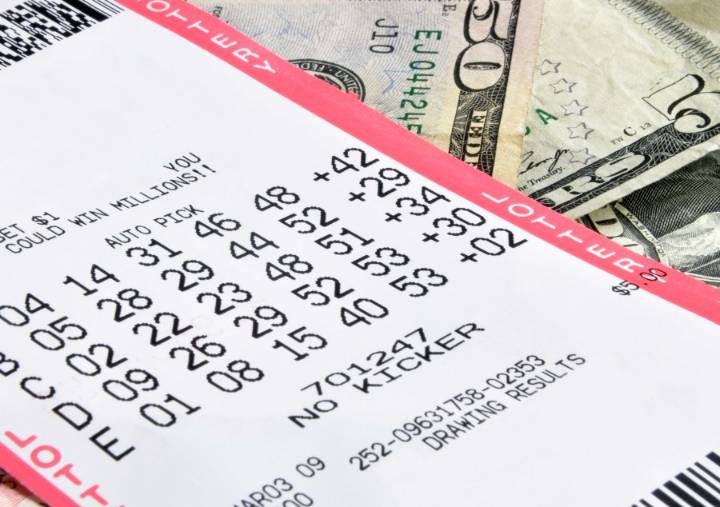 Docs: Cashier stole nearly $5K in fake lottery winnings from Muncie gas station