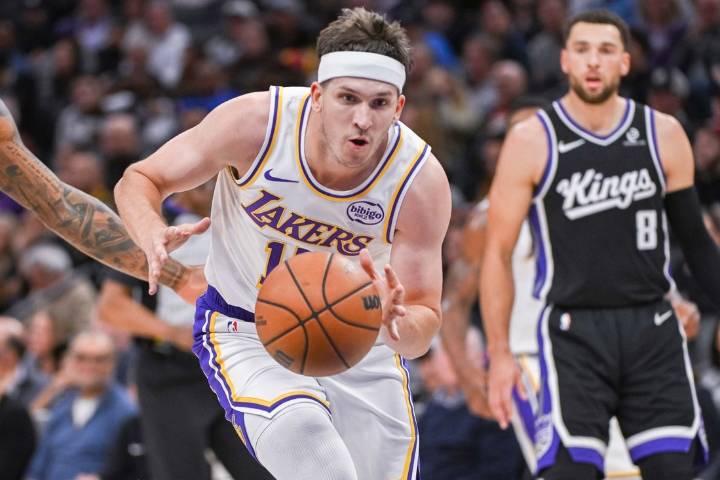 Deadspin | Austin Reaves' career-best 51 points boost Lakers past Kings