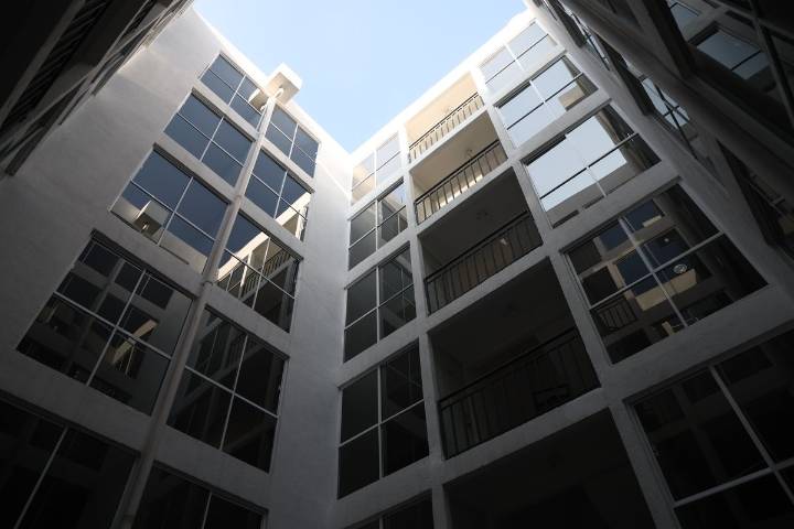Sin acceso a vivienda, más de la mitad de jóvenes de 25 a 35 años