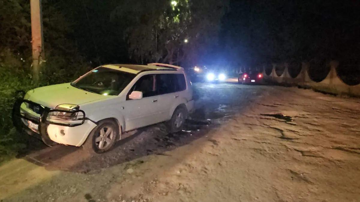 Carambola de tres en acceso a La Estancia