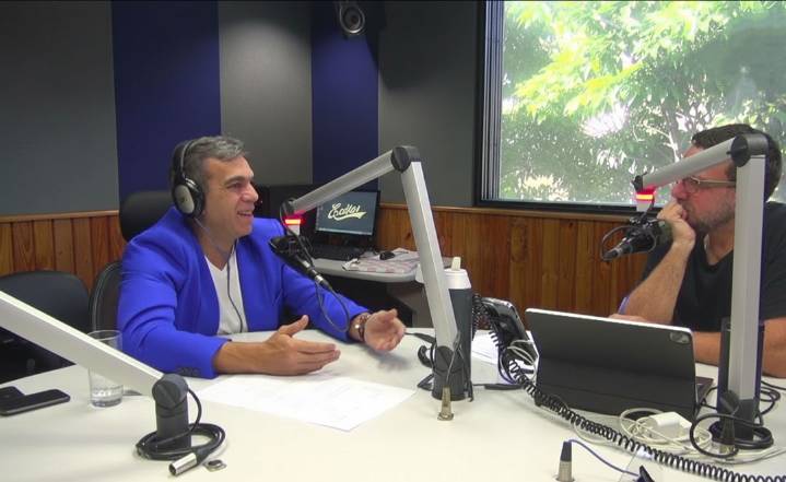 Nominan a Huáscar Barradas a los Premios Logra 2025