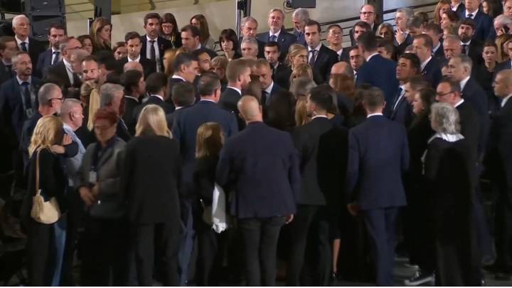 Los familiares de las víctimas vuelven a pedir la dimisión de Mazón al finalizar el funeral: "Te queremos ver en prisión"