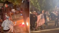 Queman una bandera de EE.UU. en medio de protestas cerca de las instalaciones de ICE