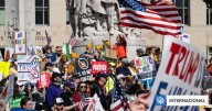 Casi siete millones de personas protestaron contra Trump en ciudades de EE.UU: "No queremos reyes"