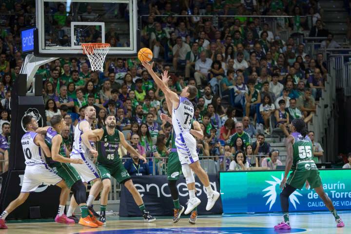 El Unicaja supera con autoridad al Bilbao Basket