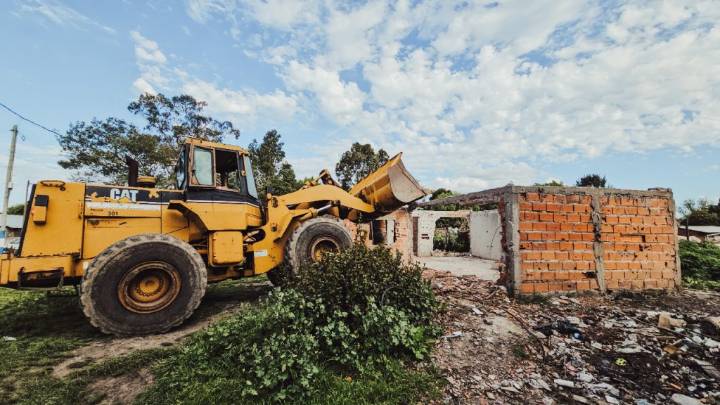 Derriban un búnker de venta de drogas en el barrio Las Dalias