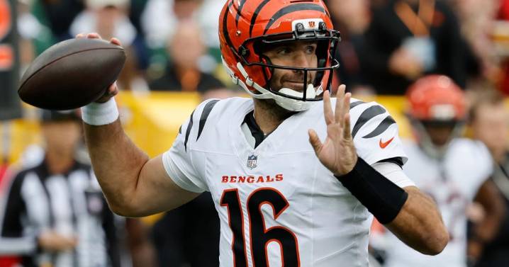 Joe Flacco hopes to shake off disappointing loss and injured shoulder as Bengals host Bears