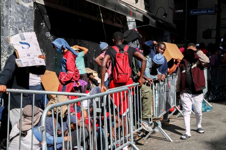 Gobierno advierte a patrocinadores de inmigrantes sobre responsabilidades económicas