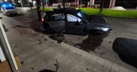 La Policia Local de Son Servera busca a los ocupantes de un coche que abandonaron tras chocar contra una farola