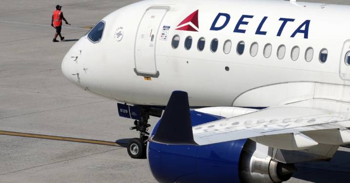 Flight attendant hospitalized after Delta taxiway collision at LaGuardia