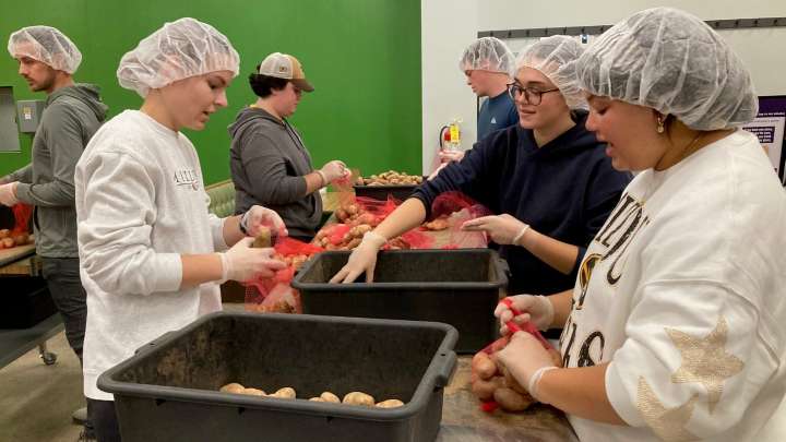 Missouri families, food pantries brace for loss of SNAP benefits