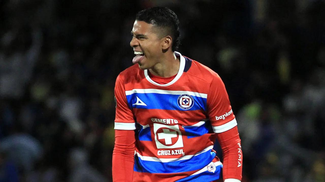 Kevin Mier salvó a compañero de Cruz Azul frente a Necaxa; vea acá lo que pasó