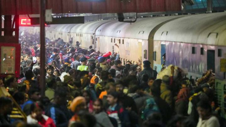 What Mumbai, Delhi train passengers need to know about platform ticket sale pause ahead of Diwali