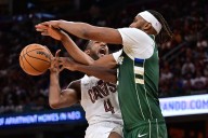 Deadspin | Evan Mobley's clutch free throws lift Cavs over Bucks
